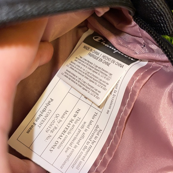 Champion Men’s Small Messenger Bag🆕 - Picture 11 of 11